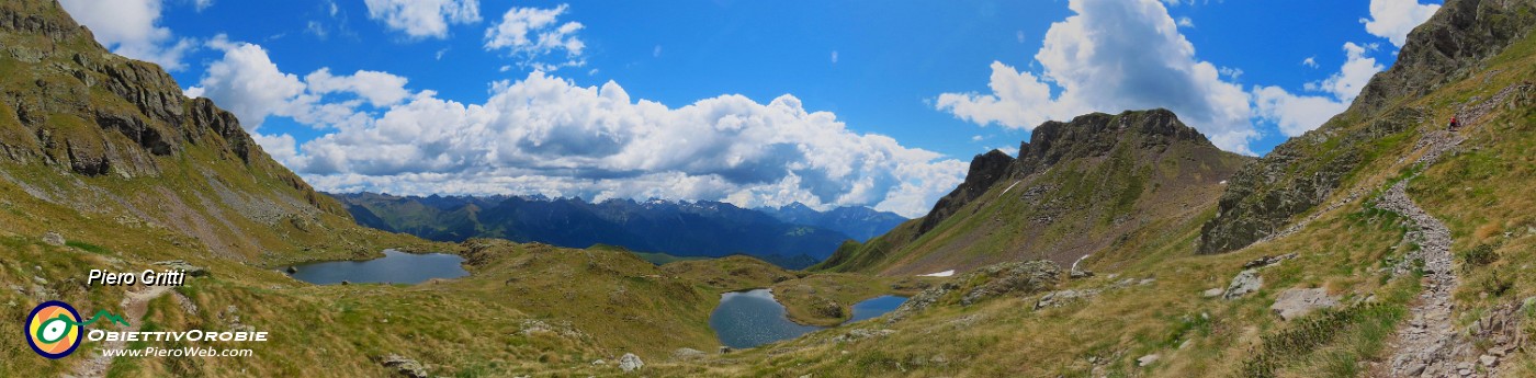 47 Bella vista dall'alto sui Laghi di Ponteranica, sup. a sx, inf. a dx.JPG